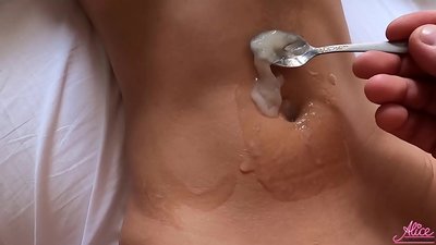 Djup avsugning och passionerat sex närbild - ätit sperma